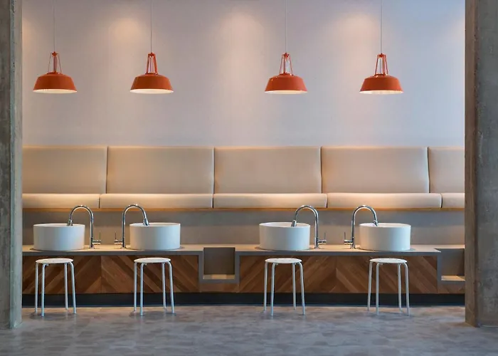 Courtyard By Marriott Calgary South